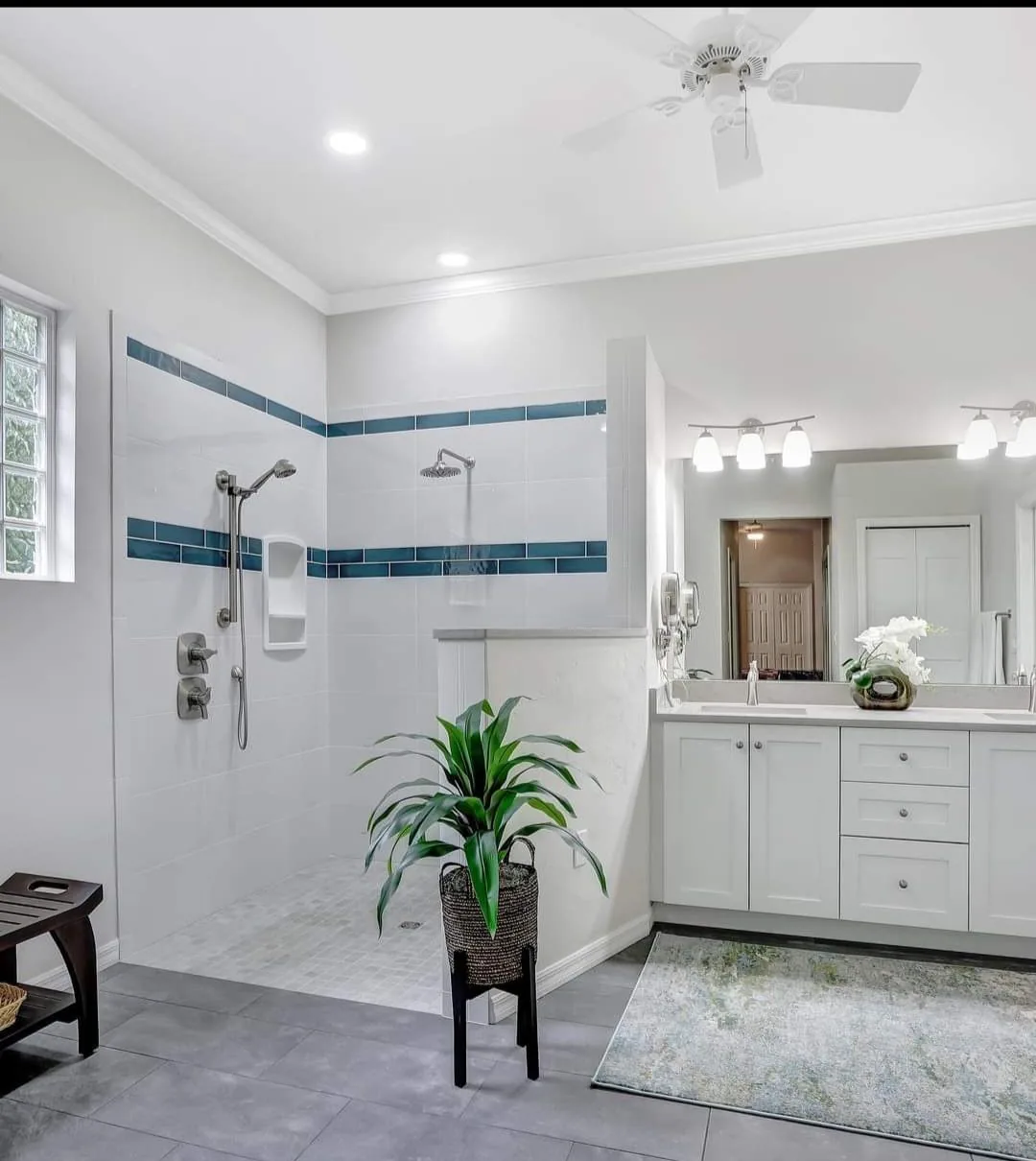 Bathroom exhaust fan and light combo