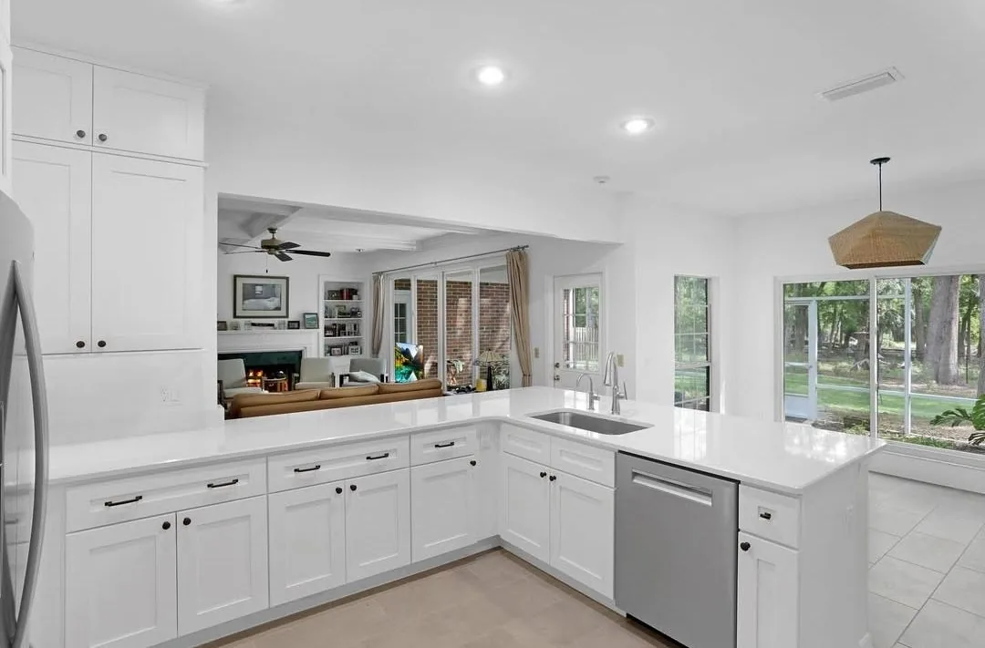 Kitchen ceiling fan with light kit
